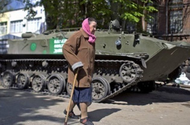 Агентство з посиланням на представника Єврокомісії повідомило, що в ЄС не підтримують рішення України не платити соцвиплати в Донбасі