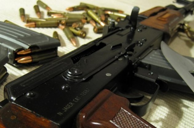 Автомат Калашникова продают через интернет.