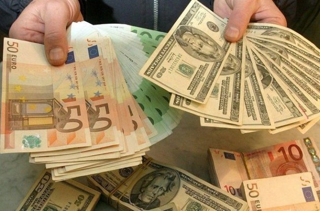 Курс євро до долара впав до рекордного за 11 років рівня