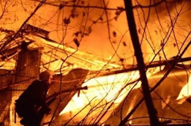 На Харьковщине из-за выстрела загорелись цистерны с топливом