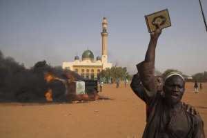 В протестах против Charlie Hebdo в столице Нигера погибли 5 человек