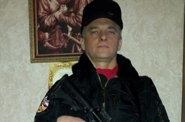 В декабре Валерий Черненко выложил Фейсбук свою фотографию с автоматом