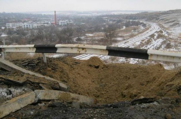 Боевики взорвали мост между Луганском и Станицей - Москаль
