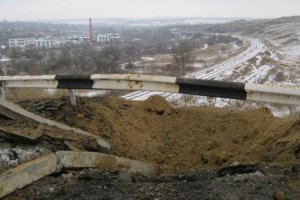 Бойовики підірвали міст між Луганськом і Станицею - Москаль