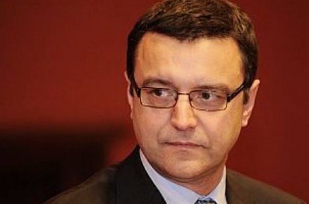 Рейрс пояснил, что Латвия перешла на евро за Россию.