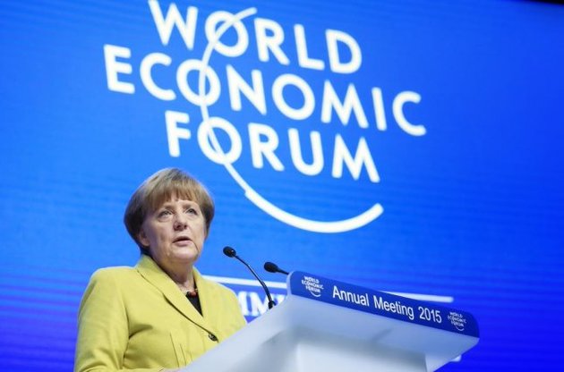 Меркель не видит причин отменять санкции против России