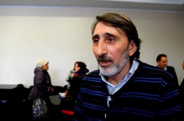 Синавер Кадиров, кримськотатарський активіст, якого оштрафували та вигнали з дому