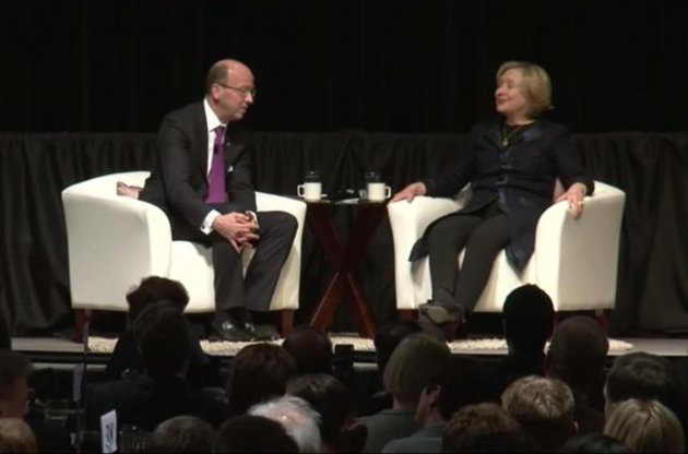 Клінтон уявила, як Путін розмовляє з собою