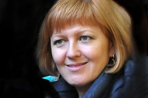 Трудно стиснуть кулак, в который сунули милостыню