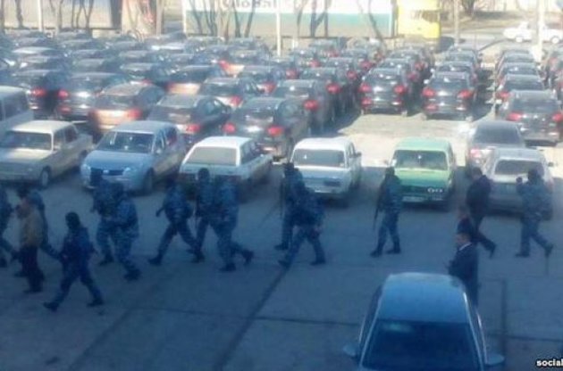 В Симферополе вооруженные люди ворвались на телеканал ATR с обыском