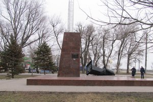 В центрі Бердянська невідомі знесли пам'ятник Леніну