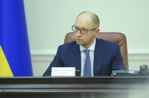 Яценюк поінформував, що з Дебальцевого людей вивозять на шести автобусах під прикриттям Міноборони