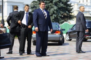 Яценюк хочет привлечь частных охранников к охране важнейших гособъектов