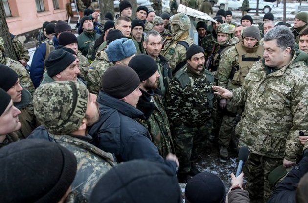 Порошенко запропонував зробити День захисника України 14 жовтня вихідним