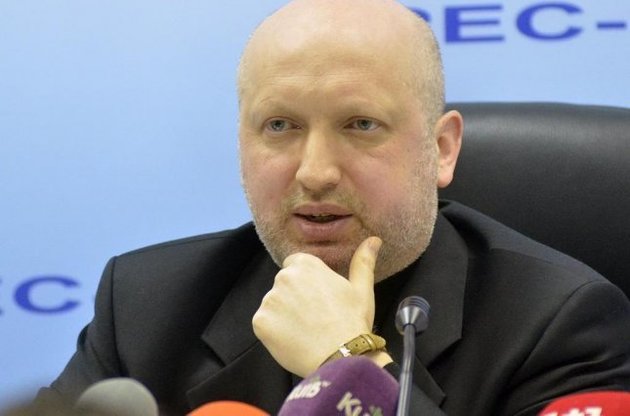 Турчинов дал поручение силовикам ограничить выезд судей за пределы Украины