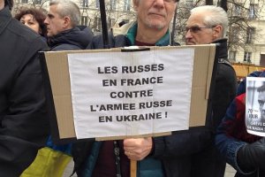 У Парижі українці і росіяни провели спільну акцію з вимогою звільнити Савченка