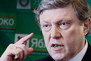 Нємцов став жертвою широкомасштабної війни - засновник партії "Яблуко"