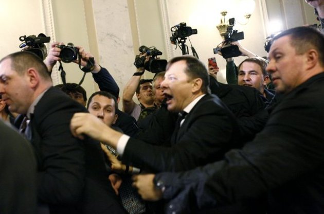 Бывшие соратники померялись силами на глазах у толпы журналистов