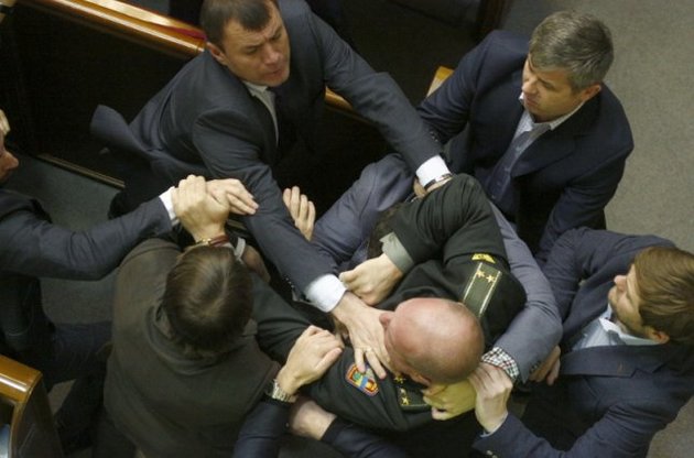 Вечером Ляшко и его однопартийцы вновь взялись за Мельничука