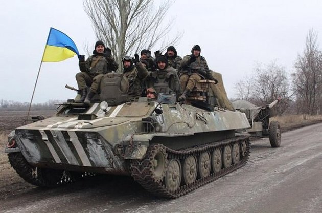 Україна завершує відведення важкого озброєння