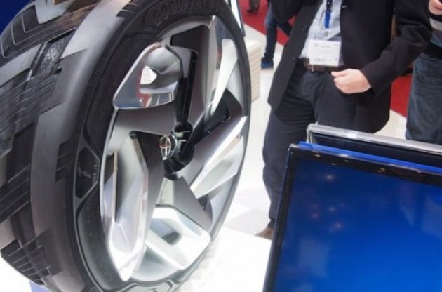 Электромобили предложили заряжать с помощью специальных шин