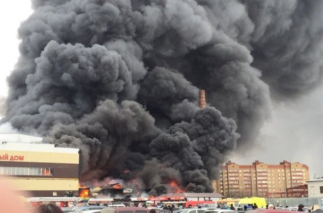 Из-под завалов торгового центра в Казани извлекли тела одиннадцати жертв пожара
