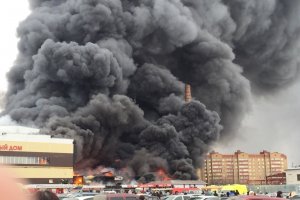 Из-под завалов торгового центра в Казани извлекли тела одиннадцати жертв пожара