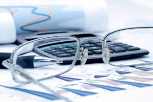 Щоб витягти самих себе,  треба принаймні звільнити руки…