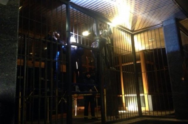 В "Укрнафте" утверждают, что обнесение офиса забором согласовано с СБУ