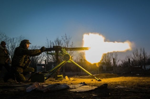 Противник обстреливает позиции украинских войск по всем направлениям - штаб АТО
