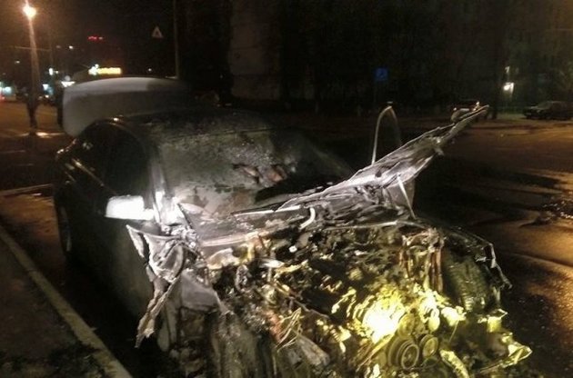 Неизвестные сожгли авто руководителя "Укрзалізниці"