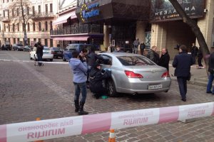 У центрі Києва троє зловмисників влаштували стрілянину