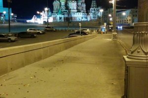 В Москве неизвестные убрали мемориал с места гибели Немцова
