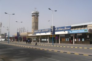 Конфлікт в Ємені: Коаліція завдає авіаударів, столичний аеропорт виведений з ладу