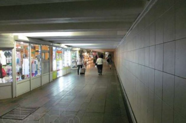 Кличко обіцяє демонтувати "небезпечні об'єкти" в переходах метро