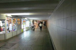 Кличко обещает демонтировать "опасные объекты" в переходах метро