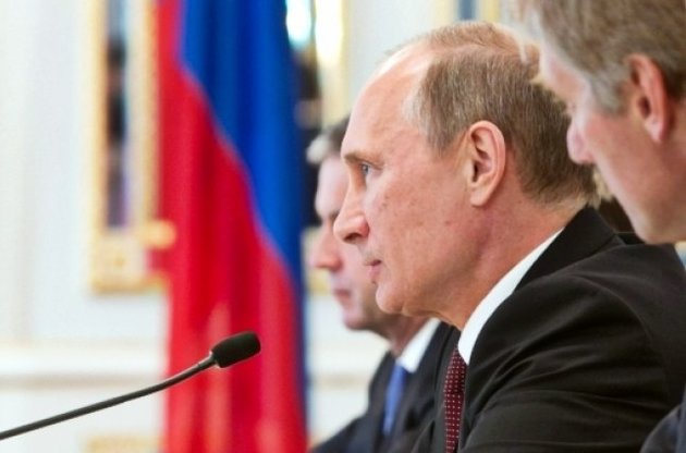 Постоянное искажение истории Путиным навредило символизму 9 мая - NYT