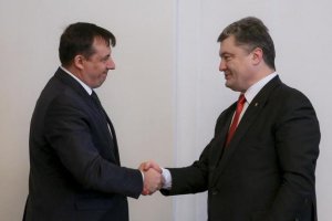 Порошенко пообещал назначать губернаторами областей только местных жителей