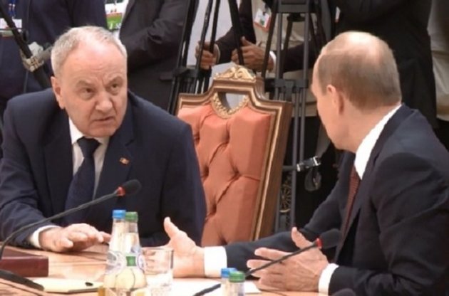 Президент Молдови відмовився від запрошення Путіна приїхати до Москви 9 травня