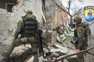 Снаряды боевиков попали в мирные дома недалеко от Широкино