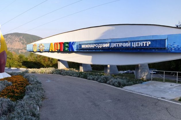 Аксенов отдал "Артек" в собственность России