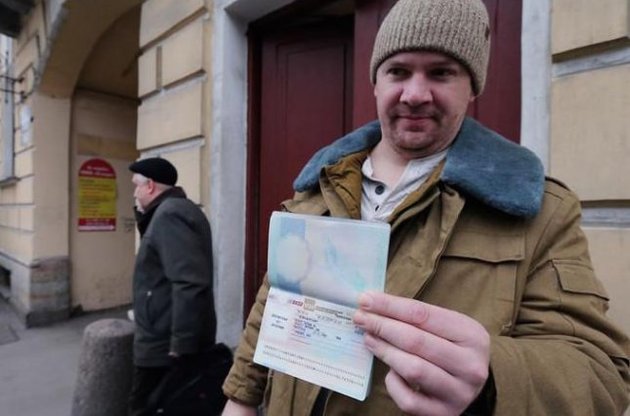 У паспорт будуть вноситися прізвище, ім'я, по батькові, стать, дата і місце народження й підпис (Ілюстрація)