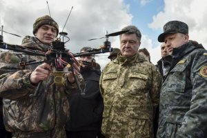 Порошенко розповів, як вітчизняним озброєнням Україна "б'є" по безробіттю