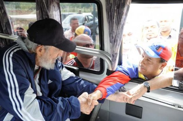 Фидель Кастро появился на публике после 14-месячного отсутствия