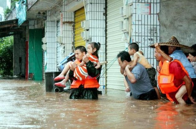 Из-за наводнения в Китае пострадали около 240 тысяч человек