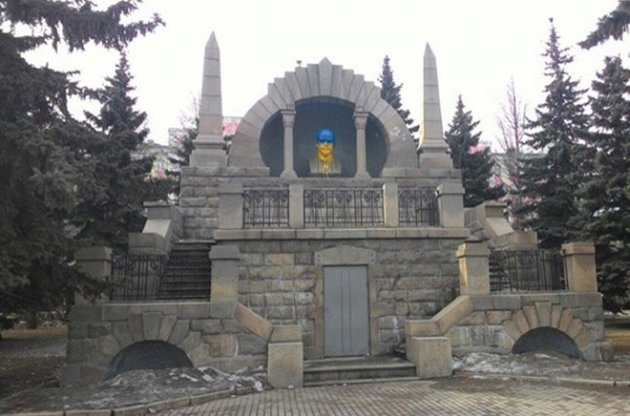 Челябінський Ленін змінив колір