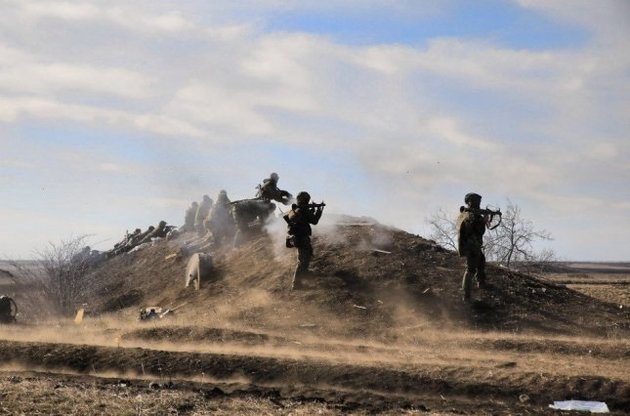 Боевики после отъезда миссии ОБСЕ обстреляли позиции сил АТО из танков