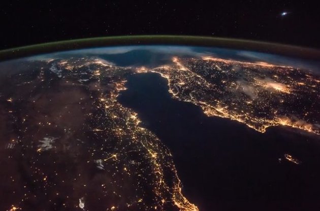 Схід Венери над Землею