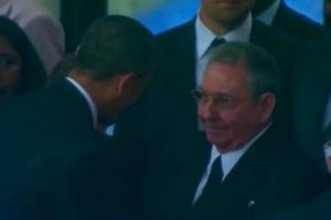 Барак Обама пожал руку Раулю Кастро