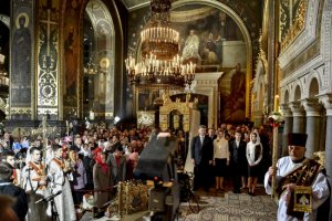 Порошенко у великодню ніч побував у храмах трьох основних українських церков
